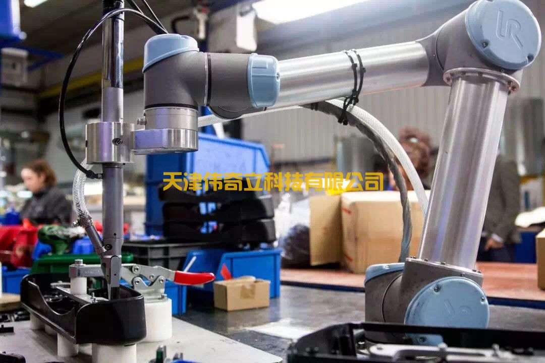 优傲机器人应用：螺丝拧紧